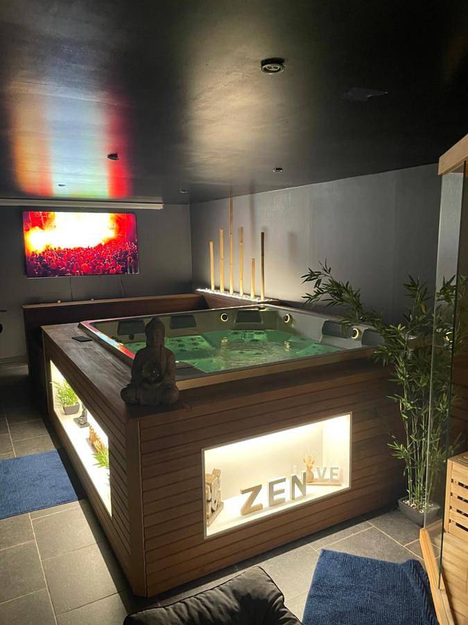 Location de vacances pour 2 personnes, avec sauna et jacuzzi dans Baillonville - 3