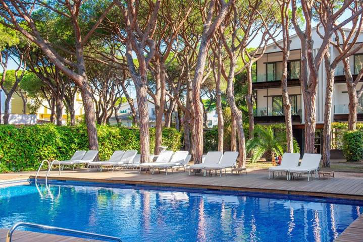 Hôtel pour 4 personnes, avec piscine ainsi que vue et jardin, animaux acceptés