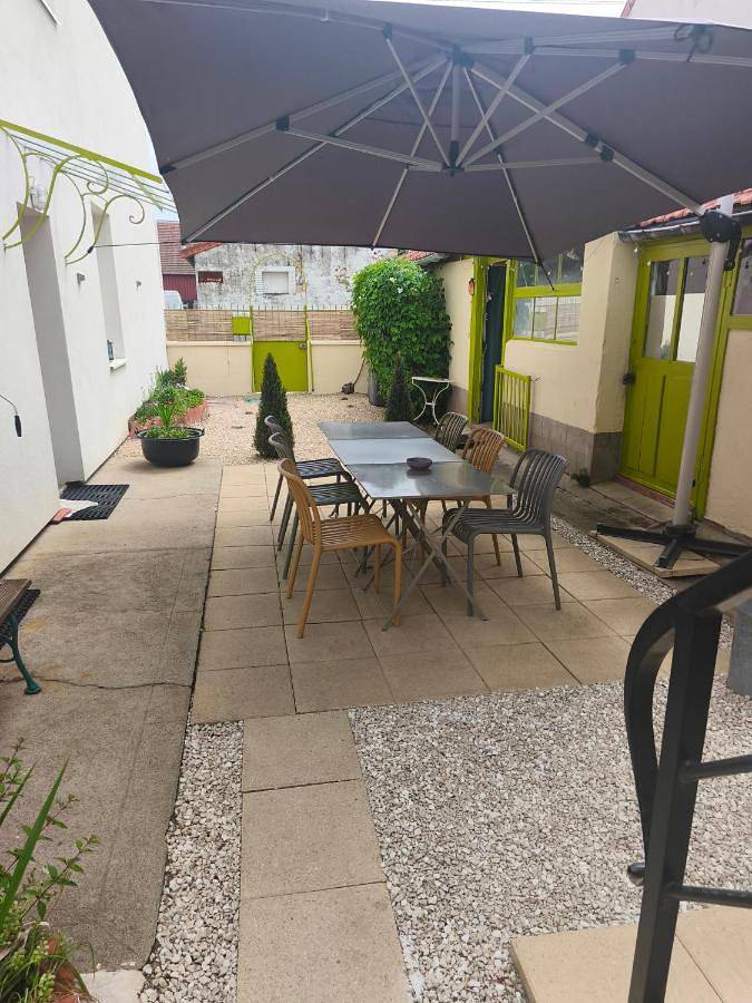 Appartement de vacances entier, Double Room with Garden View in Sancoins, Saint-Amand-Montrond