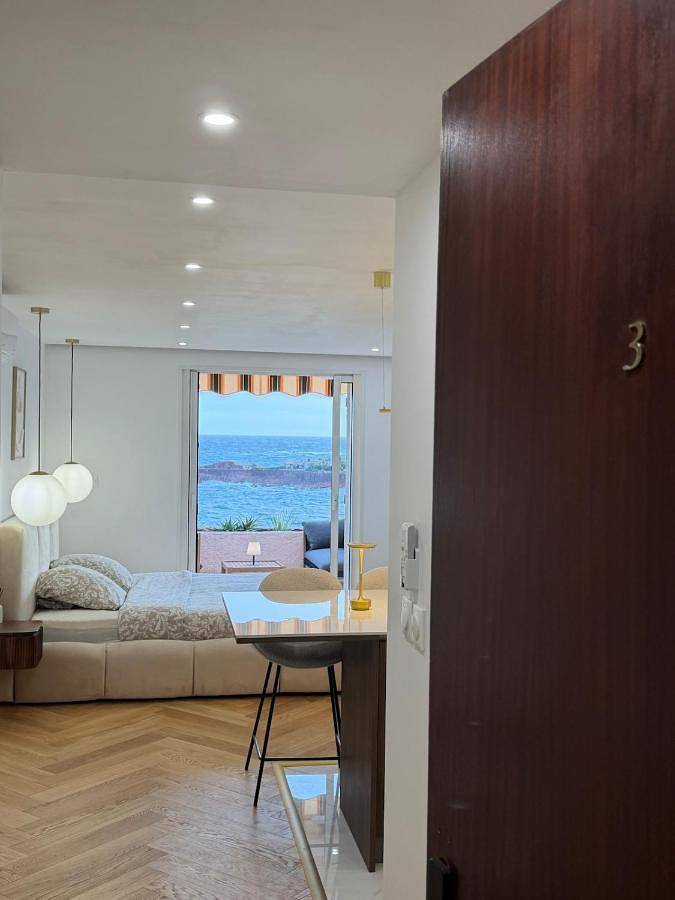 Gîte pour 2 personnes, avec vue et terrasse dans Plage d'Anthéor - 4