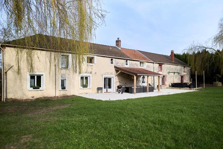 Location de vacances pour 15 personnes, avec jardin dans Maizy