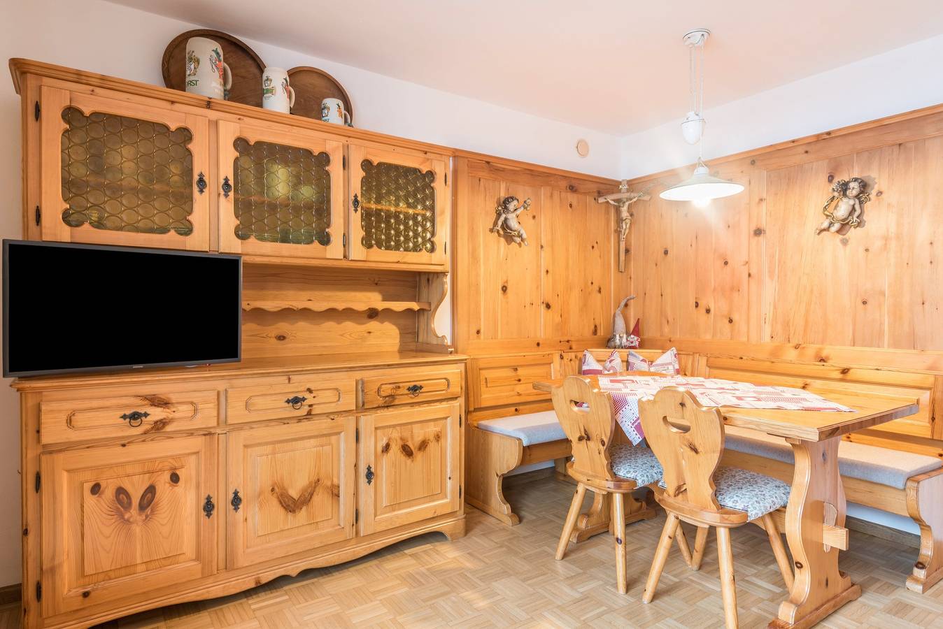 Entire apartment, Apartment "Casa Rustica Seceda" Near the Ski Lift with Mountain View, Wi-Fi, Balcony & Garden in Ortisei, Dolomiti Superski