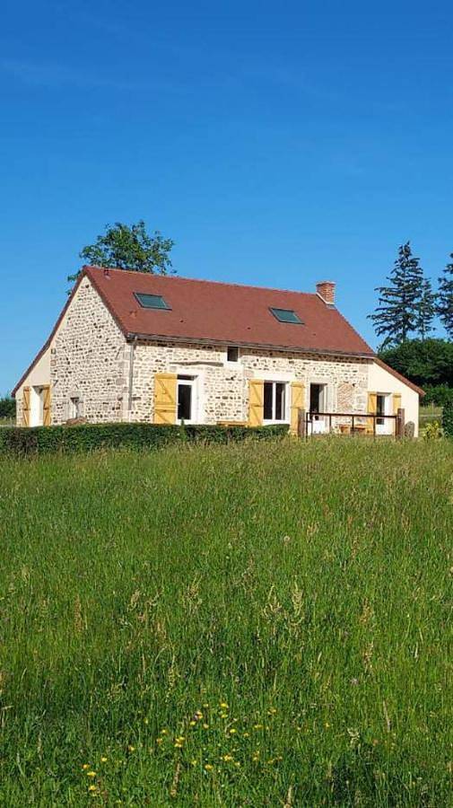 Location de vacances pour 9 personnes, avec Terrasse ainsi que Jardin et Vue à Saint-Bonnet-de-Vieille-Vigne