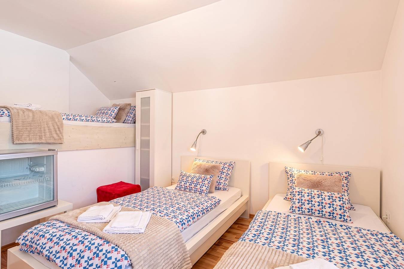 Lavrič Room 5 at Lake Bloke in Innerkrain-Karst
