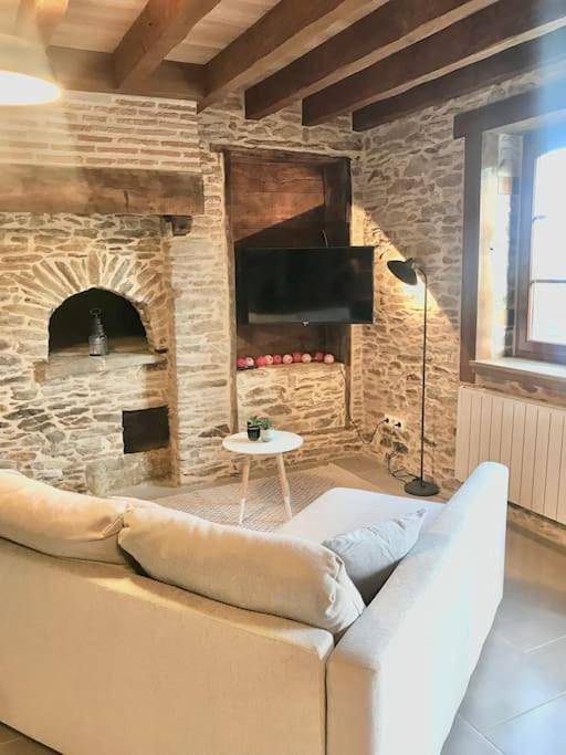 Two-Bedroom House in Saint-Marien, Région de Guéret