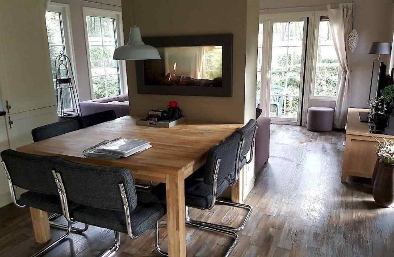 Beautiful 6-person holiday bungalow with free internet! in Veluwe