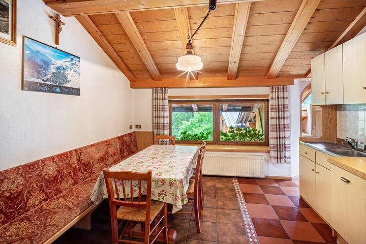 Appartamento intero, Appartamento 'Appartamento La Mirandola Rosso' con vista sulle montagne, terrazza e Wi-Fi in Livinallongo, Dolomiti Superski