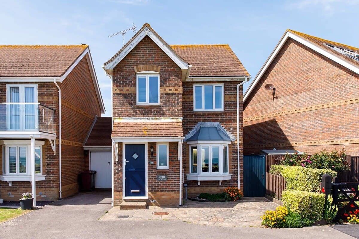 Wonderful Seafront Home - Panoramic Ocean Views in Selsey, West Sussex