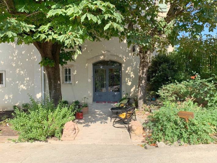 Hôtel pour 3 personnes, avec Terrasse ainsi que Jardin et Piscine à Margon