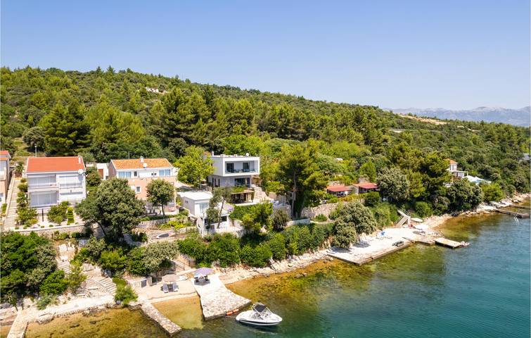 Urlaub am Meer: 2-Zimmer-Wohnung mit Pool und WLAN, 1 km vom Strand entfernt in Novigradsko More, Zadar