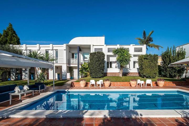 Casa rural para 10 personas, con Balcón y Terraza además de Jardín y Piscina en Tomares