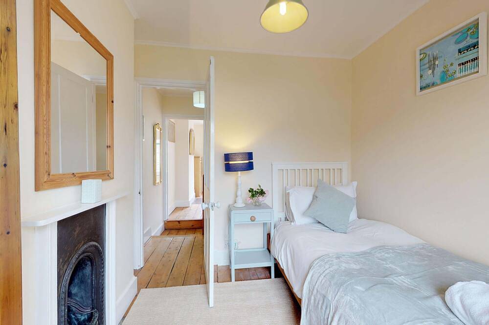 Abbey Road | Oxford Holiday Let | 2 Beds & Sleeps 3 in Oxford, Oxfordshire
