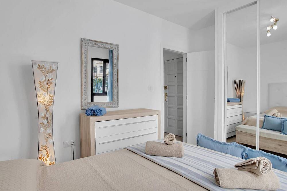 Entire apartment, Ferdy's Home, Pool, Wi Fi, Downtown Los Cristianos in Los Cristianos, Arona
