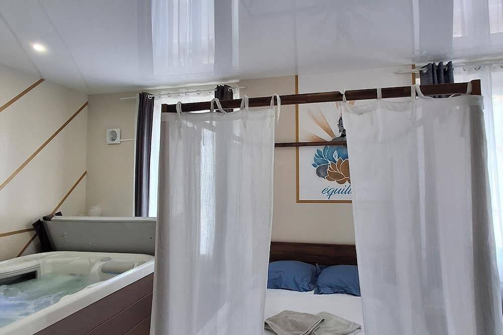 Entire apartment, Le Bali Zen, studio with jacuzzi in Charavines, Lake Paladru