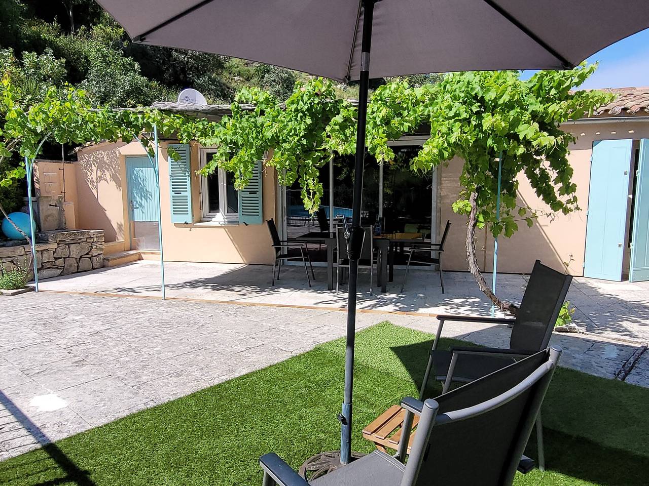 Gîte 'Mami Zi' con vistas a la montaña, Wi-Fi y aire acondicionado in APT, Parque natural regional del Luberon