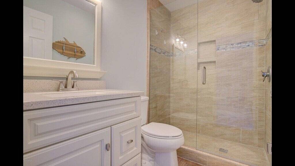 Ganze Wohnung, Glamorous 2 Story Beachfront Condo on Topsail Island in North Topsail Beach, Camp Lejeune