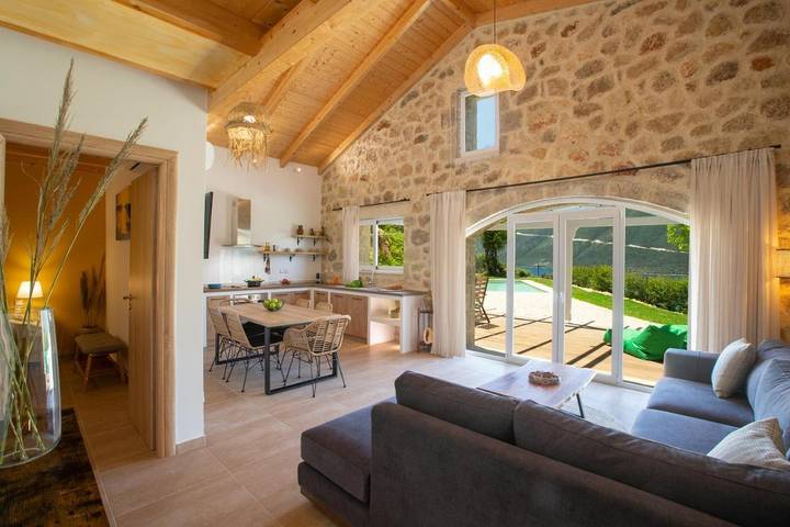 Villa für 4 Personen, mit Terrasse und Garten sowie Pool und Ausblick