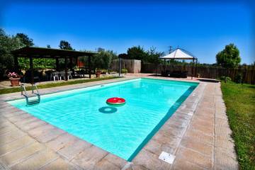 Villa for 20 Guests in Cortona, Arezzo Province, Picture 1