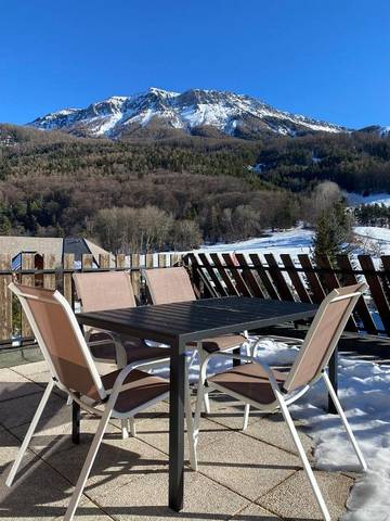 Gîte pour 6 personnes, avec vue et terrasse, animaux acceptés dans Saint-Jean-Montclar