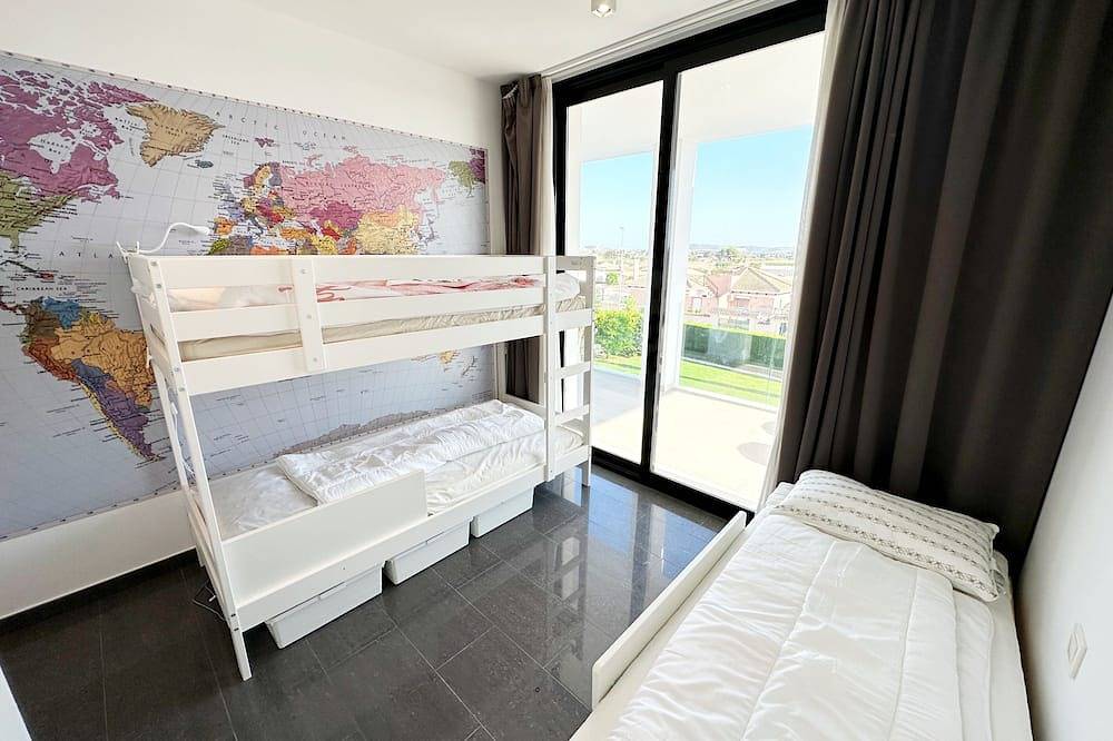 Luxuary Villa with large outdoor area and swimming pool and children's play area in San Fulgencio, Costa Blanca