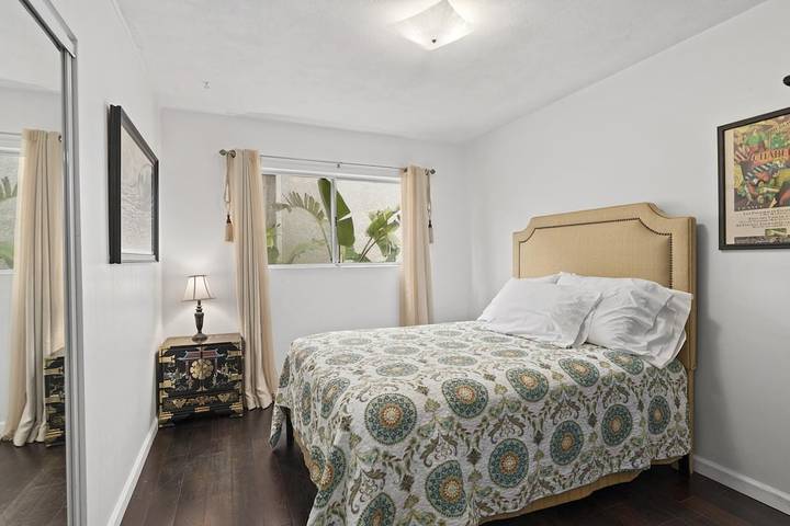 Beach rental for 7 people, with terrace in Orange County