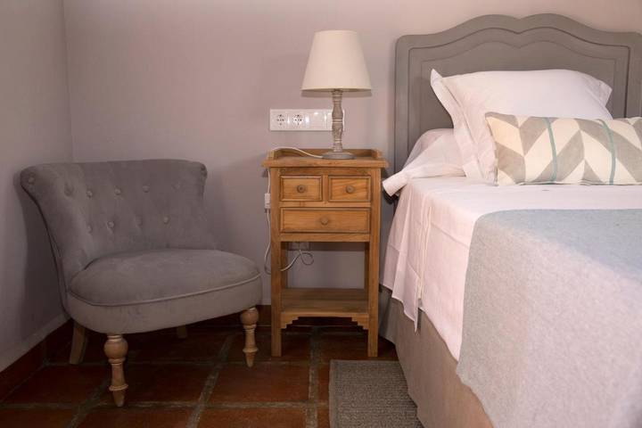 Hotel para 3 personas, con jardín y terraza en La Siberia - 2