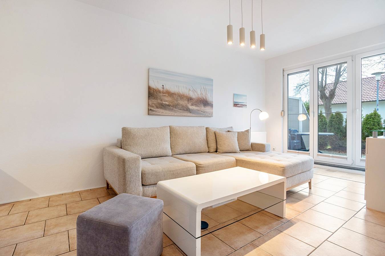 Entire apartment, Apartment 'Haus Annelie Fewo 01' with Private Terrace, Shared Garden and Wi-Fi in Dranske, Ruegen