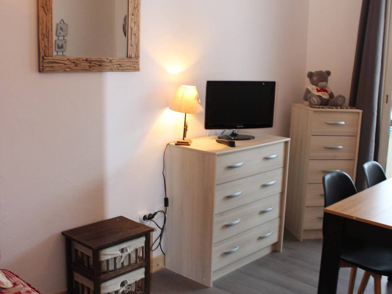 Appartement entier, Appartement cosy 2 pièces - 4 pers - Pied des pistes, balcon sud, cuisine équipée in Saint-Étienne-en-Dévoluy, Le Dévoluy