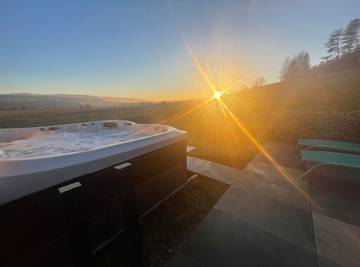 Gîte pour 8 personnes, avec sauna et terrasse ainsi que jacuzzi et jardin à Foncine-le-Haut