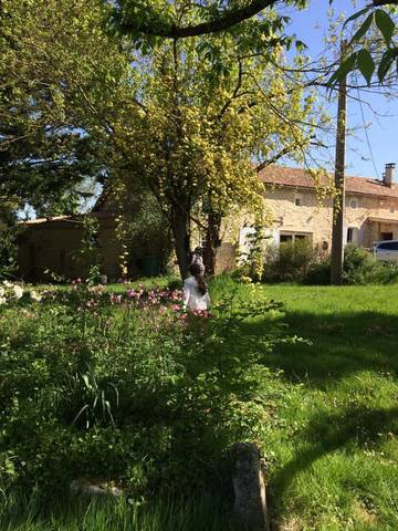 Location de vacances pour 17 personnes, avec terrasse ainsi que piscine et vue, animaux acceptés à Saint-Sernin