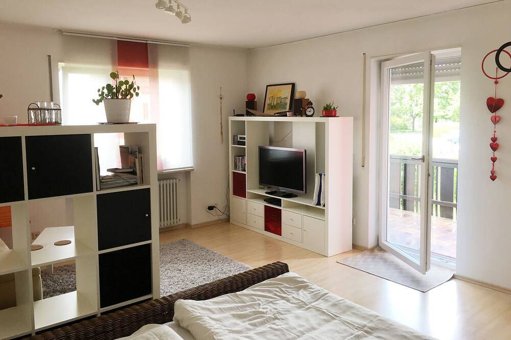 Ganze Wohnung, Ruhiges, sonniges Appartment mit Blick auf Salzburg und Nähe zur Stadt Salzburg in Ainring, Rupertiwinkel