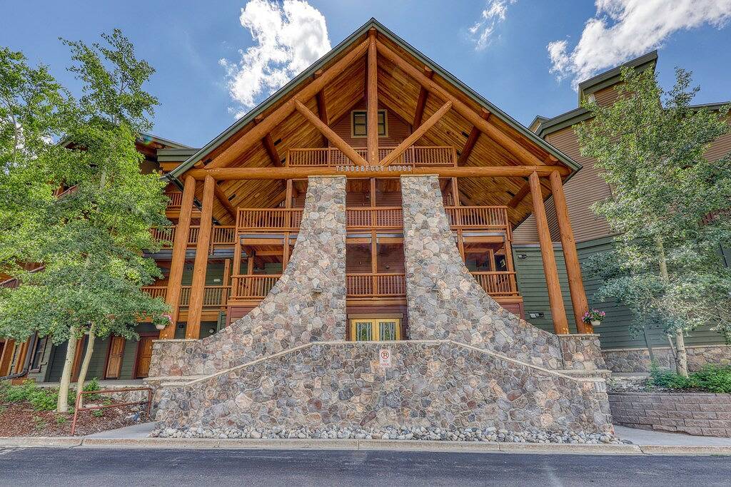 Ganze Wohnung, Mountain View Condo mit eigenem Whirlpool, Terrasse und Kamin - zu Fuß zu den Aufzügen! in Arapahoe Basin