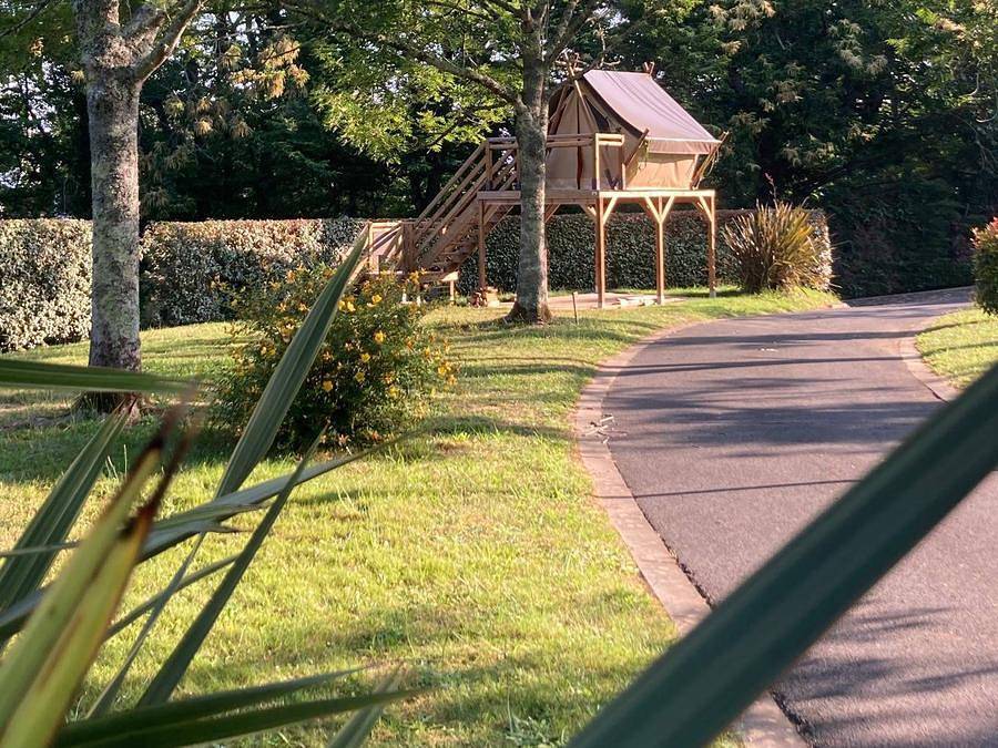 Camping Lou P'tit Poun  - Tente en toile et en bois 2 personnes - Tente sur pilotis "Prêt à camper" in Saint-Martin-de-Seignanx, Côte d’Argent