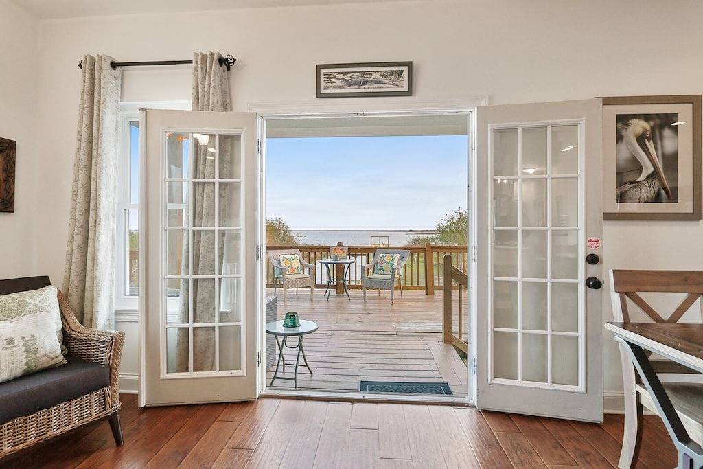 Gorgeous Lakefront Home: Private Pier, Boathouse, Kayaks - Fish From the Dock! in New Orleans, Lake Pontchartrain