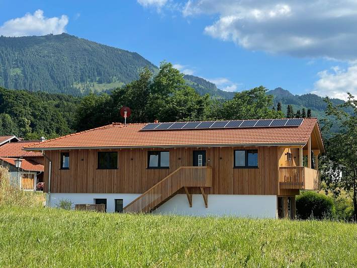 Ganze Ferienwohnung, Samerbergzeit - Ferienwohnung mit Bergblick und 2 separaten Schlafzimmern in Samerberg, Bayerische Alpen