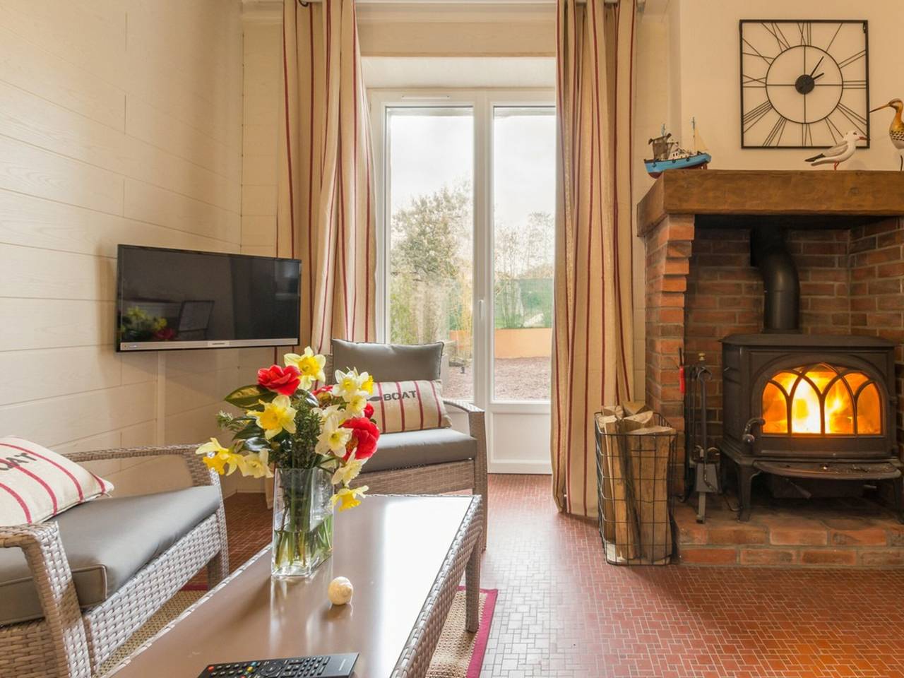 Casa encantadora con jardín cerrado, wifi, admite mascotas y aparcamiento in Saint-Pair-sur-Mer, Côte de la Déroute