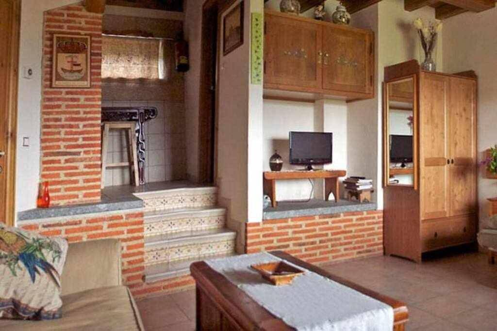 Apartamento entero, One-Bedroom Apartment in Navatejares, Provincia de Ávila