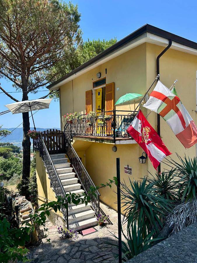 B&b per 4 persone, con Idromassaggio e Terrazza nonché Giardino e Piscina in Lunigiana
