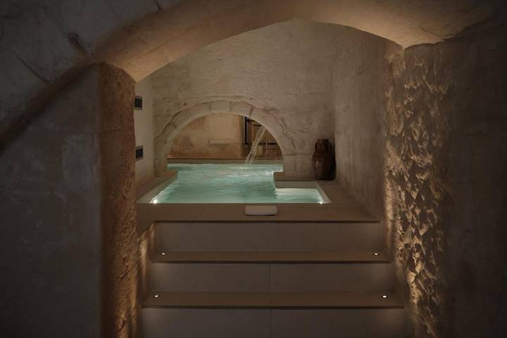 Appartamento per 4 persone, con piscina e idromassaggio nonché balcone in Mottola