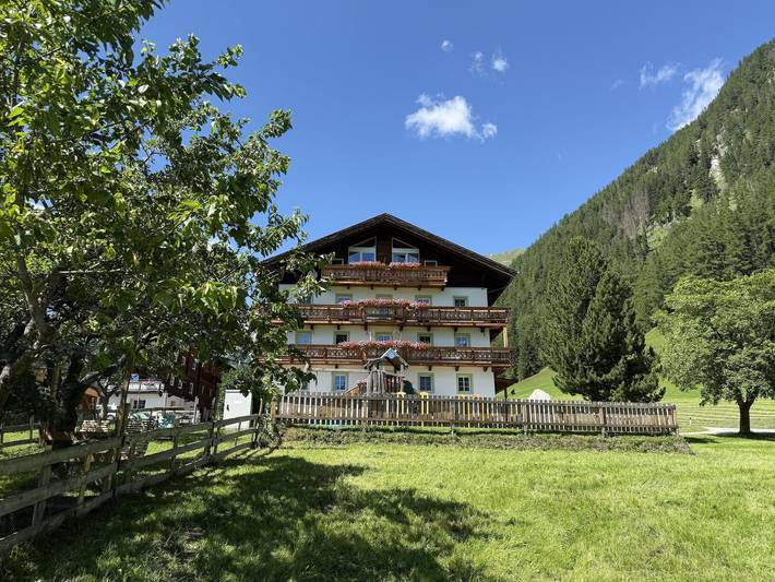 Hotel für 5 Personen, mit Balkon und Garten, kinderfreundlich in Kals am Großglockner