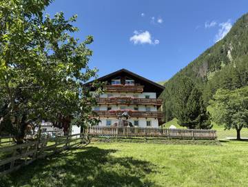 Hotel für 5 Personen, mit Garten und Balkon, kinderfreundlich in Kals am Großglockner