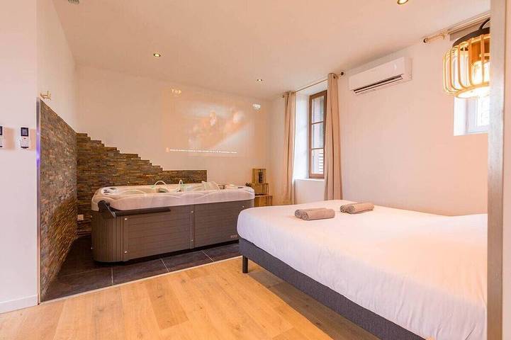 Ganze Wohnung, L'essentiel appartement avec Jacuzzi et Sauna in Le Creusot, Autun und Umgebung