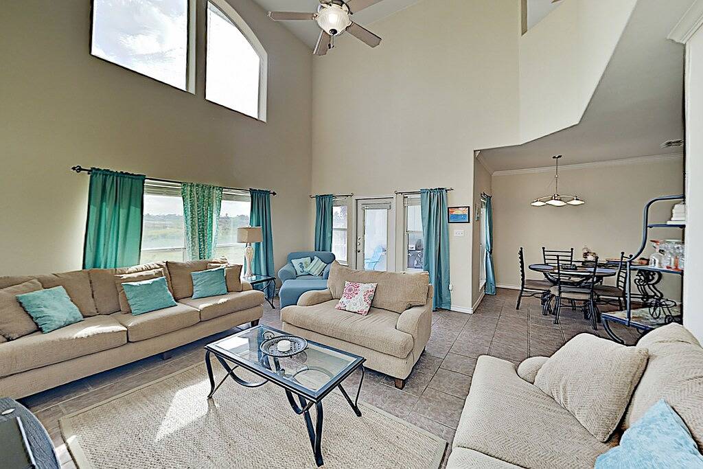 Spacious beach home with pool & garage in North Padre Island, Corpus Christi