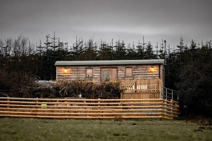 Glamping for 2 people, with Hot tub and Terrace as well as Garden and View in Gower