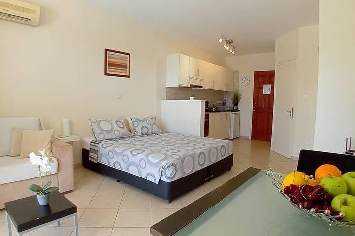 Holiday rental for 2 people, with balcony and pool in Kato Paphos