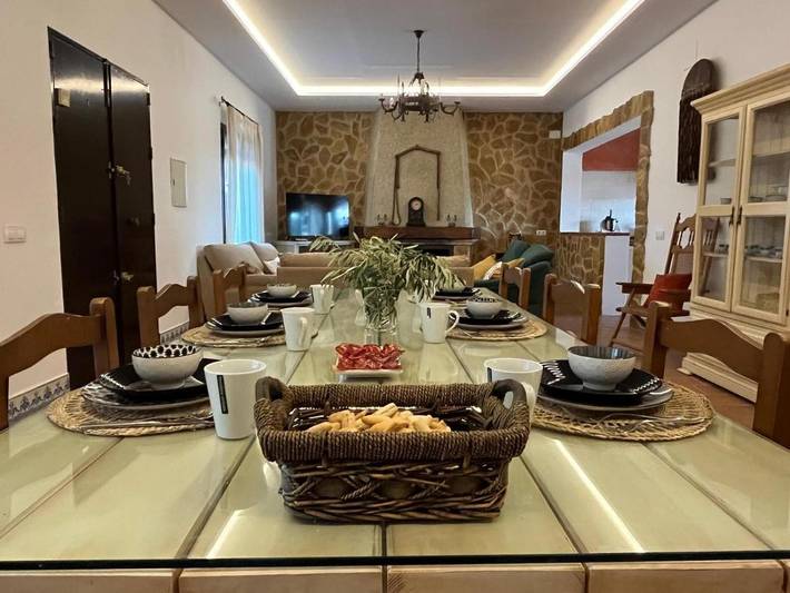 Casa rural para 12 personas, con piscina además de jardín y terraza, Se admiten mascotas en Vega del Guadalquivir - 2