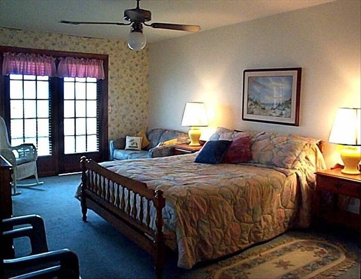 Vacation house for 18 people, with balcony in Pawleys Island