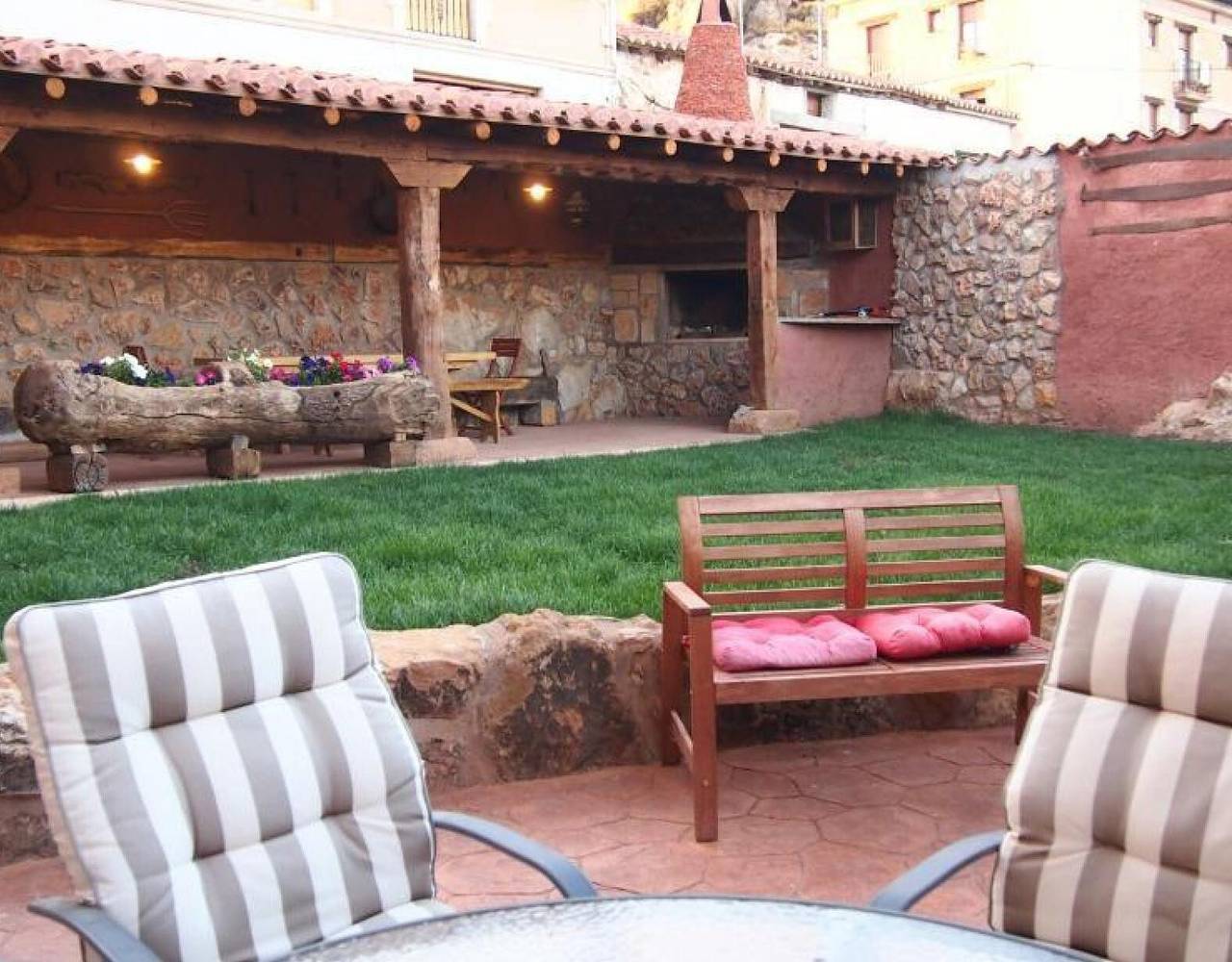 Finca 'Los Barruecos' mit Bergblick, Gemeinschaftsterrasse und Wi-Fi in Pinilla de los Barruecos, Burgos Provinz