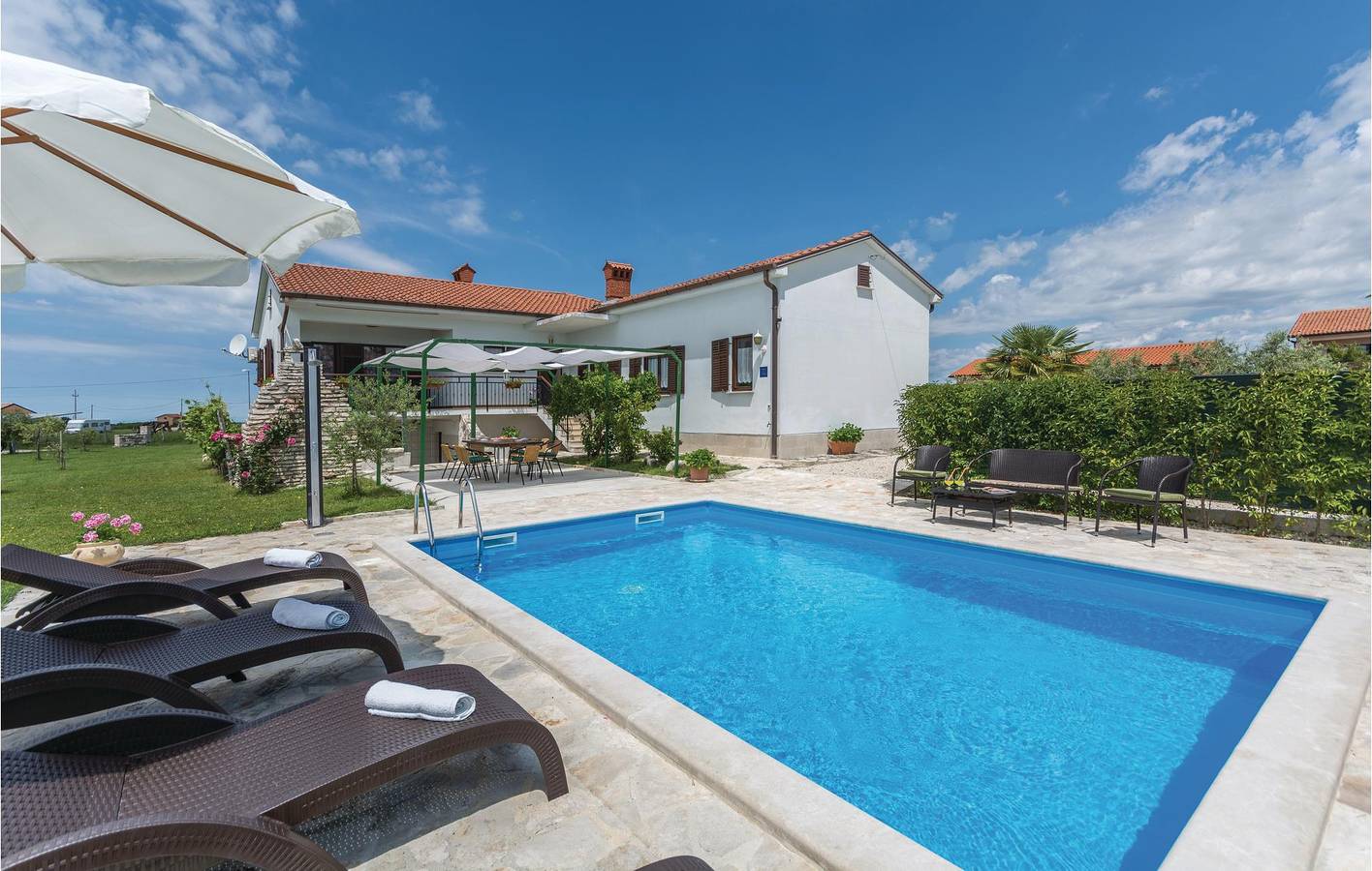 Urlaub am Meer: 2-Zimmer-Wohnung mit Pool und Terrasse in Brtonigla in Općina Brtonigla, Umag und Umgebung