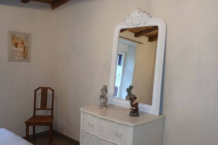 Gîte rénové mitoyen Pmr, 3 chambres, terrasse, proche nature in La Gaubretière, Vallée de la Loire